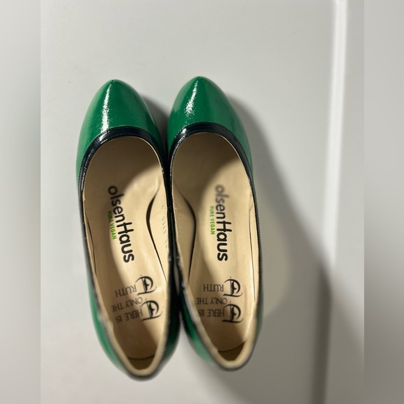 olsenHaus Green with Black Vegan Pumps with Round Pointed Toe Size 6 - Picture 4 of 8